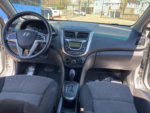 2013 Hyundai Accent GS