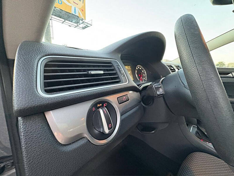 2012 Volkswagen Passat S PZEV