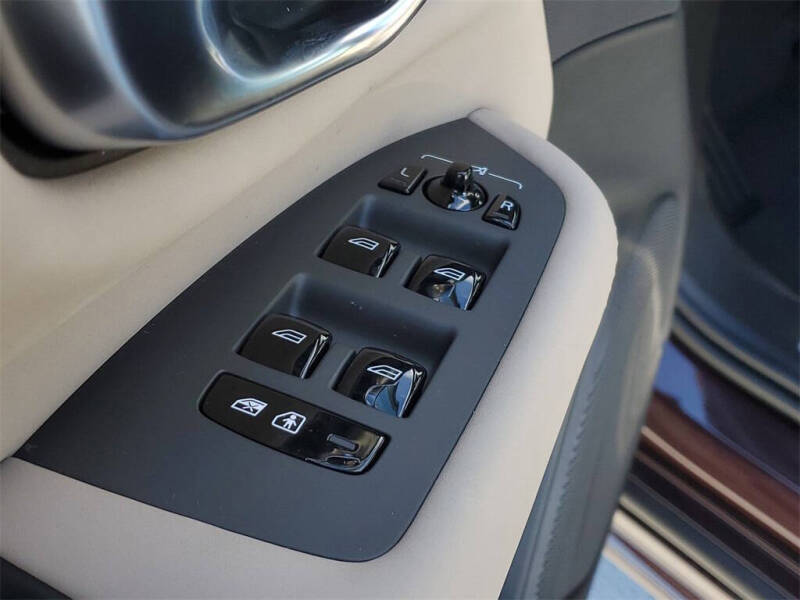 2025 Volvo XC90 B6 Core Bright Theme