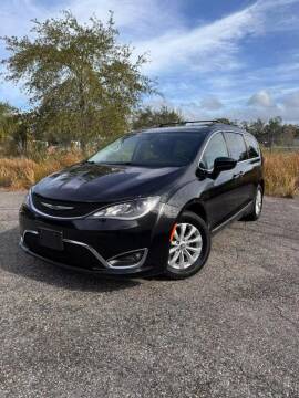 2017 Chrysler Pacifica for sale at BOYSTOYS in Orlando FL
