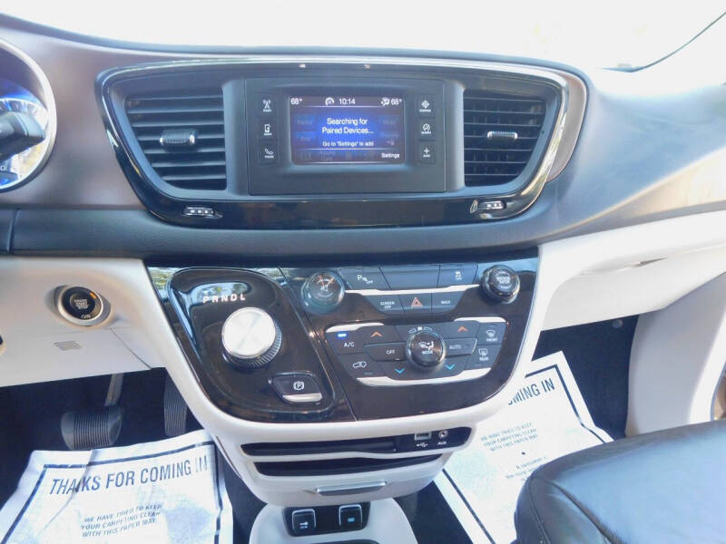 2017 Chrysler Pacifica Touring-L