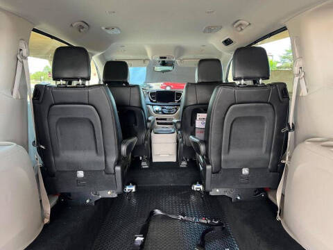 2023 Chrysler Pacifica Touring L