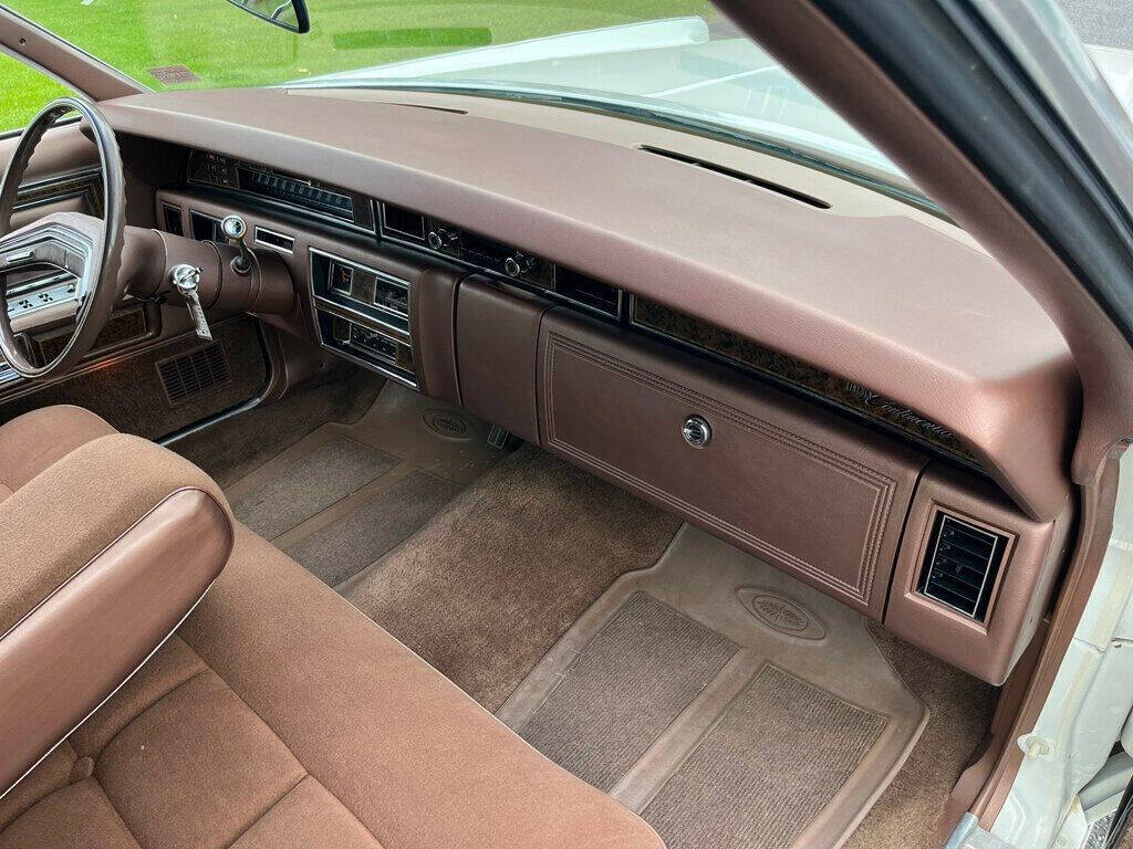 1976 Lincoln Continental 35
