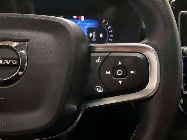 2025 Volvo XC40 B5 Plus Bright Theme