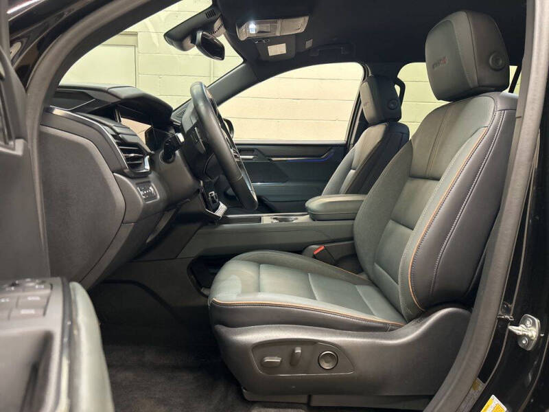 2024 GMC Acadia AT4