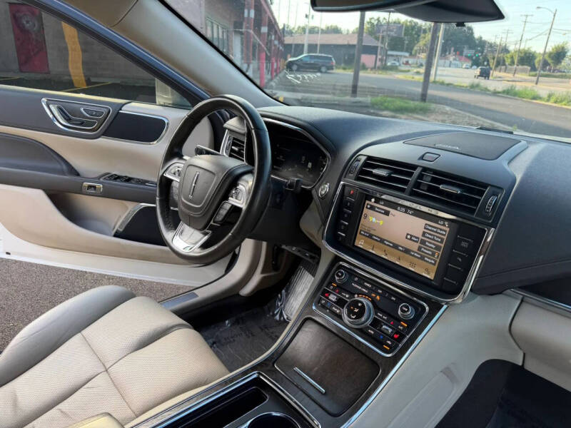 2019 Lincoln Continental Select