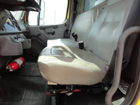 2013 Freightliner M2 106