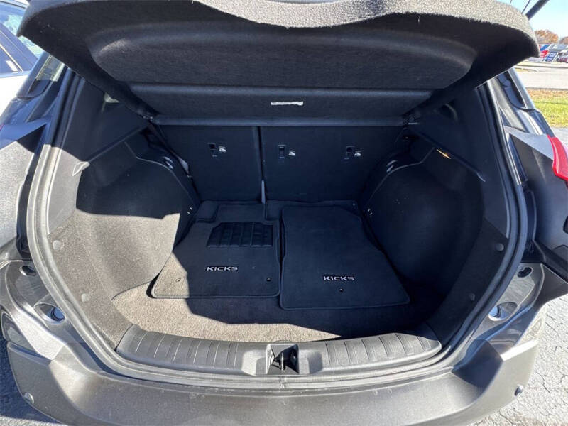 2020 Nissan Kicks SR