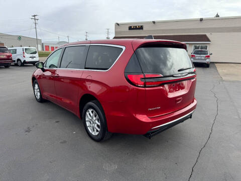 2025 Chrysler Pacifica Select