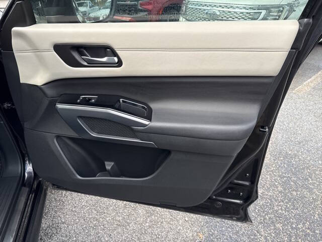 2023 Nissan Pathfinder SL