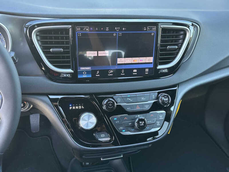 2026 Chrysler Voyager LX