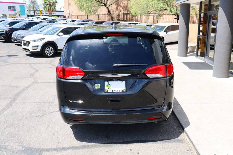 2021 Chrysler Voyager LX