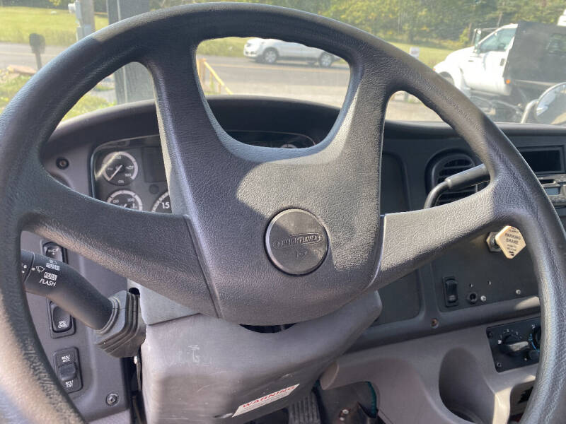 2006 Freightliner M2 106