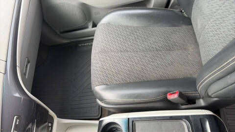 2012 Toyota Sienna SE 8-Passenger