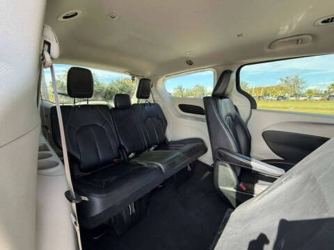 2022 Chrysler Pacifica Hybrid Touring L