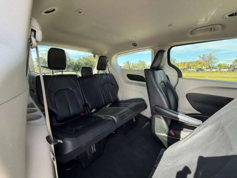 2022 Chrysler Pacifica Hybrid Touring L