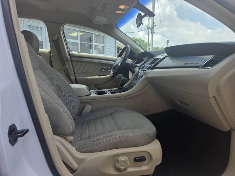 2015 Ford Taurus SE