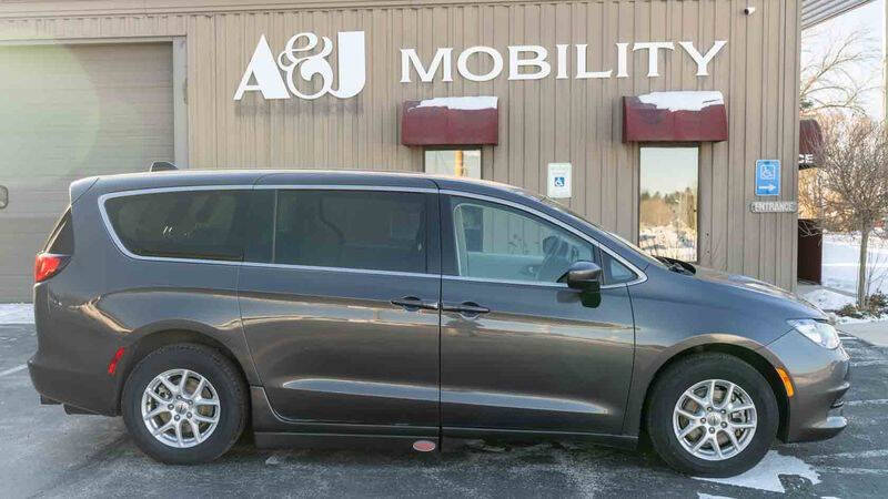 2022 Chrysler Voyager LX