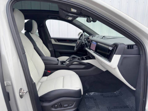 2024 Porsche Cayenne Turbo E-Hybrid Coupe