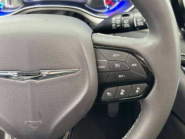 2024 Chrysler Pacifica Plug-In Hybrid Select