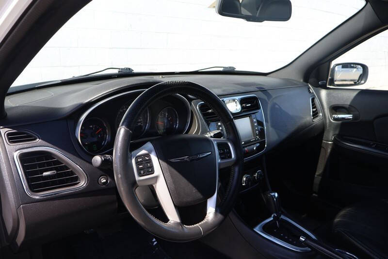 2013 Chrysler 200 Limited