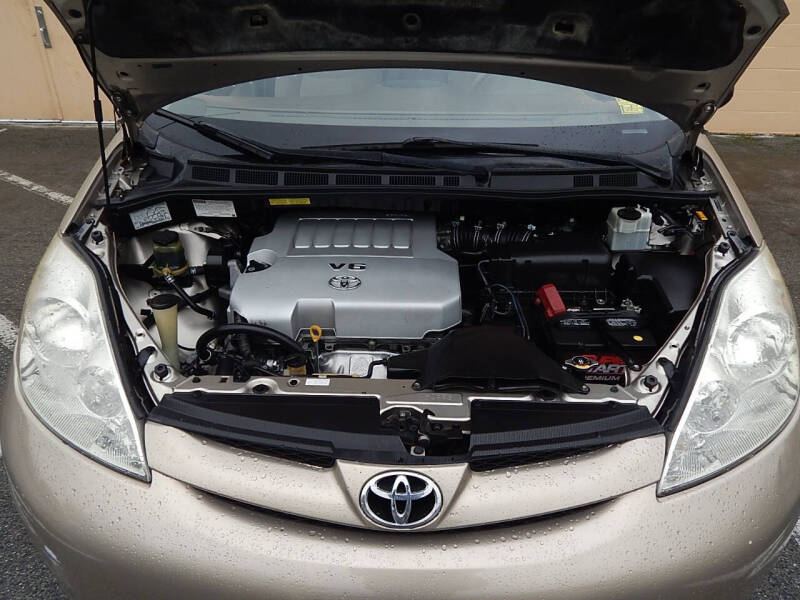 2007 Toyota Sienna LE 8-Passenger