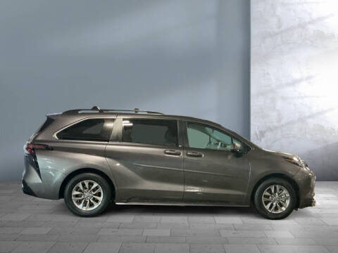 2023 Toyota Sienna LE 8-Passenger