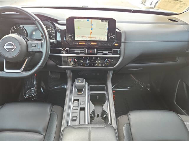 2023 Nissan Pathfinder SL