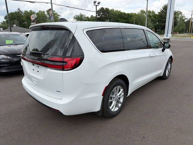 2027 Chrysler Pacifica Select