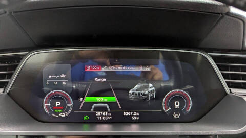 2021 Audi e-tron quattro Premium