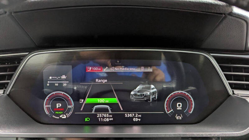 2021 Audi e-tron quattro Premium