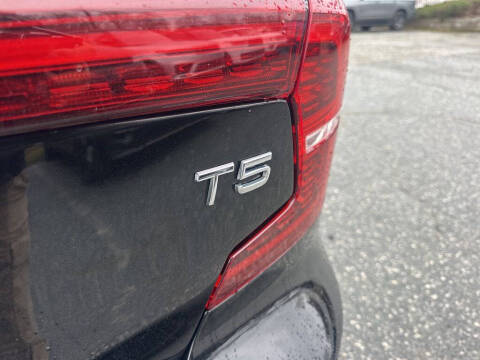 2021 Volvo S60 T5 Momentum