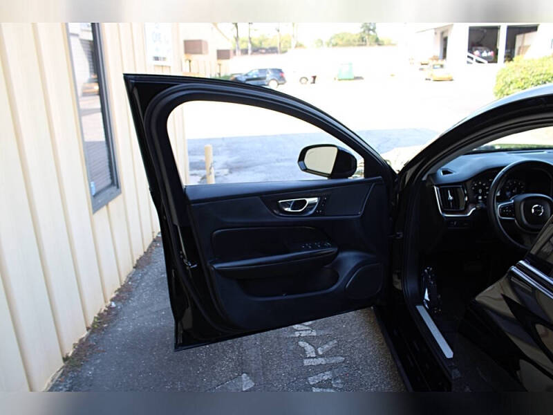 2022 Volvo S60 B5 Momentum