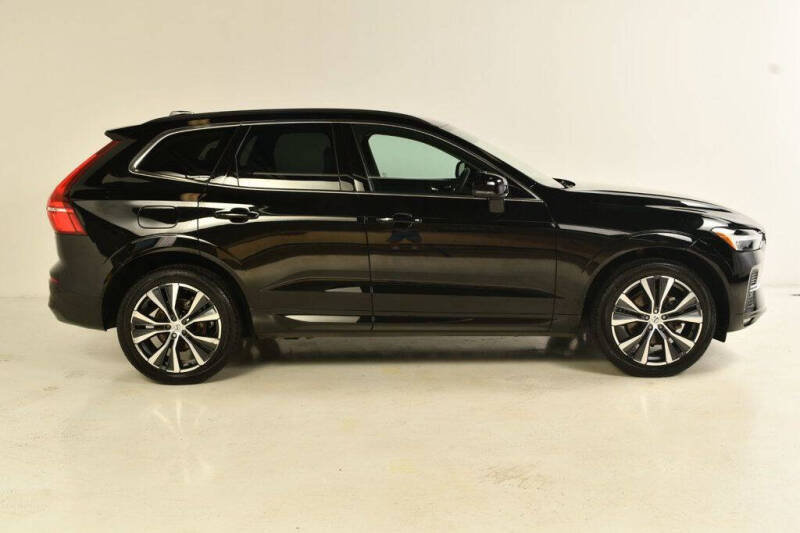 2022 Volvo XC60 B5 Momentum