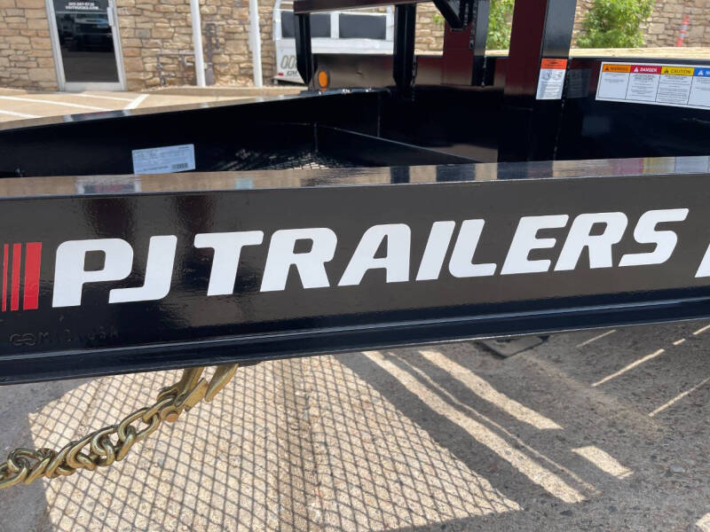 2025 PJ Trailers F8