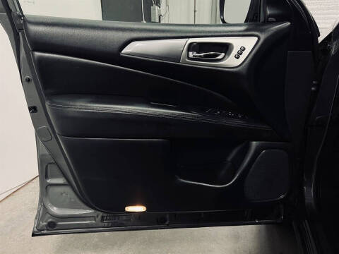 2019 Nissan Pathfinder SL