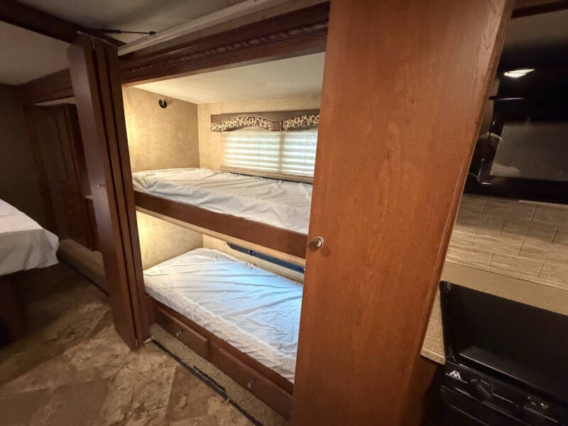 2016 Thor Motor Coach Windsport