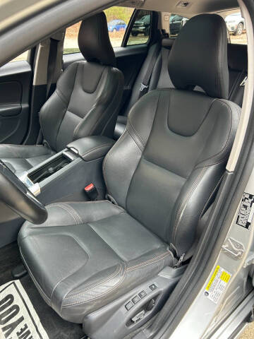 2016 Volvo V60 Cross Country T5