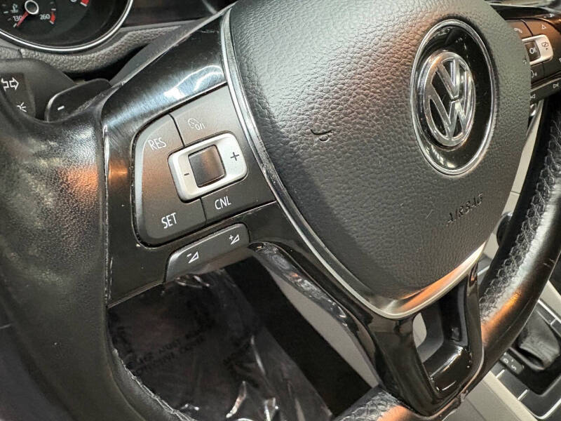 2017 Volkswagen Passat 1.8T R-Line