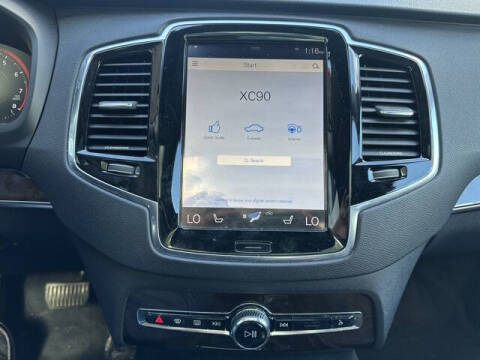 2016 Volvo XC90 T6 Momentum