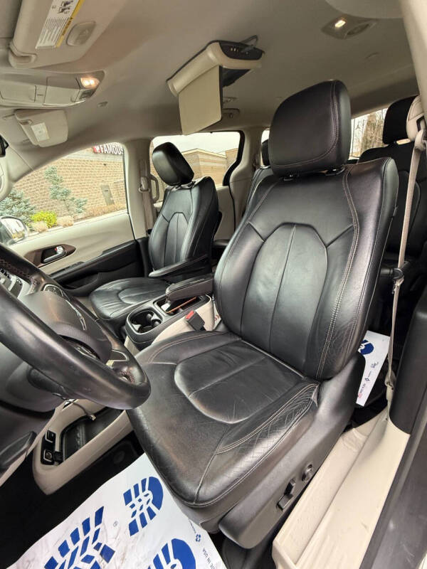 2017 Chrysler Pacifica Touring-L