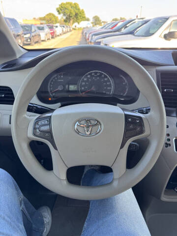 2014 Toyota Sienna LE 7-Passenger