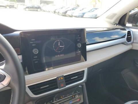 2025 Volkswagen Taos SE