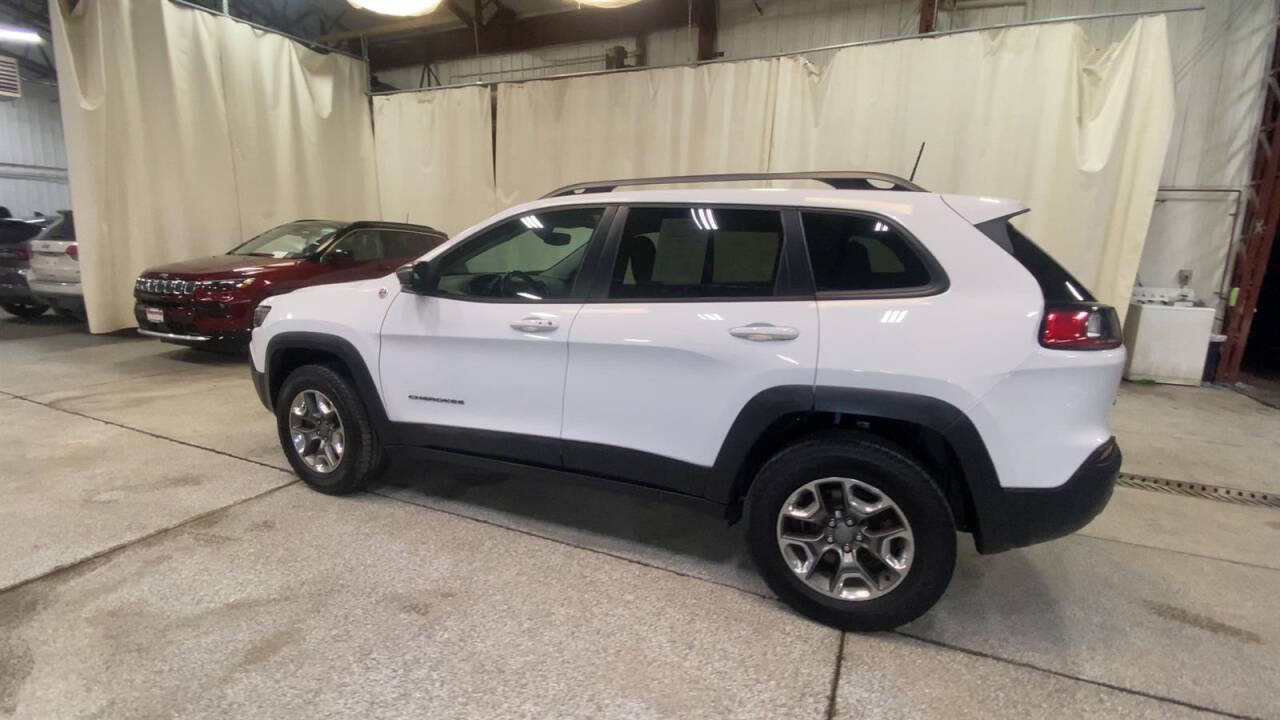 2019 Jeep Cherokee for sale at Victoria Auto Sales in Victoria, MN