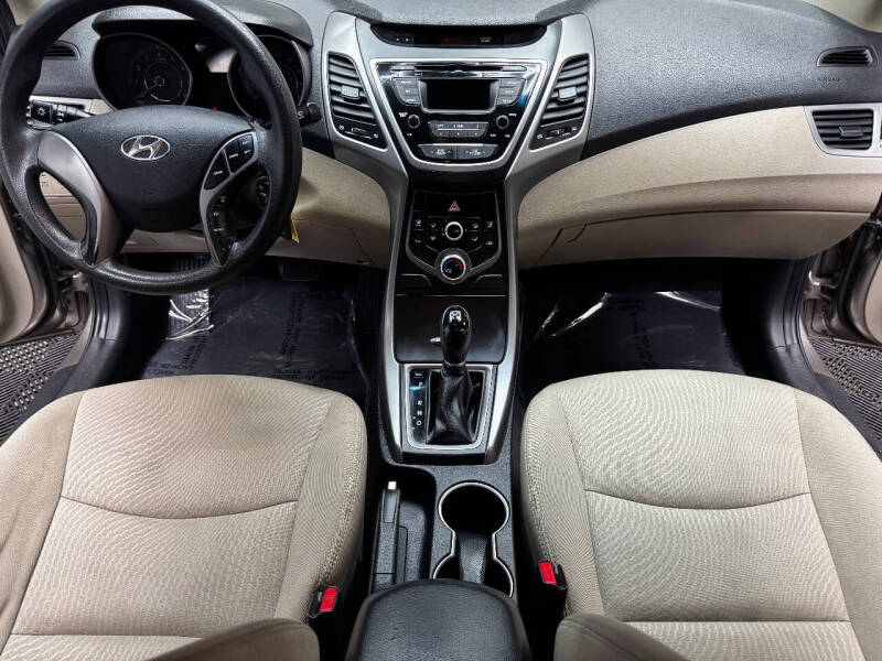 2014 Hyundai Elantra SE