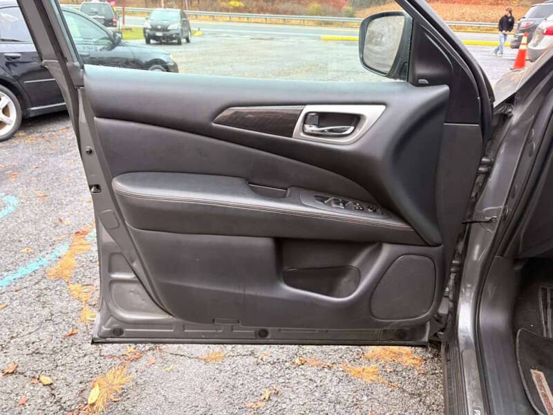 2020 Nissan Pathfinder SV