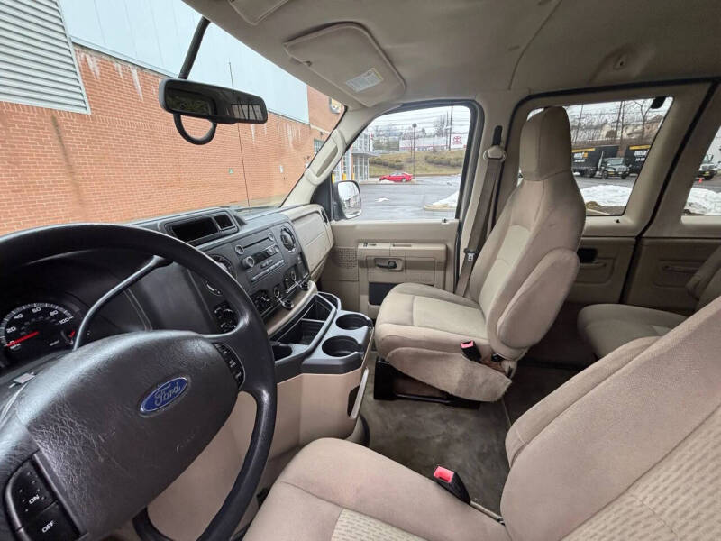 2013 Ford E-Series E-350 SD XLT