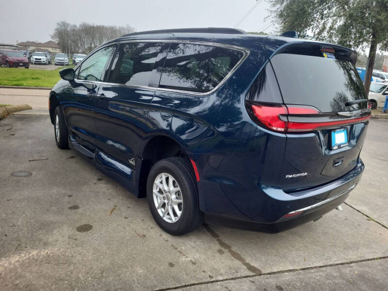 2022 Chrysler Pacifica Touring L