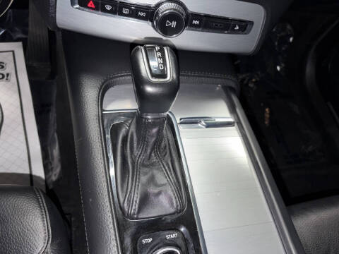 2016 Volvo XC90 T6 Momentum