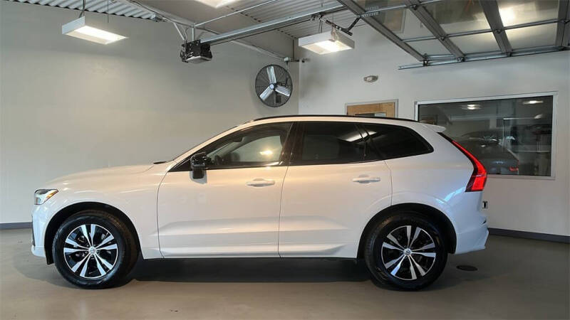 2025 Volvo XC60 B5 Core Dark Theme